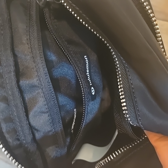 Lululemon Everywhere Crossbody Purse With Metal Hardware NWT - Picture 9 of 11